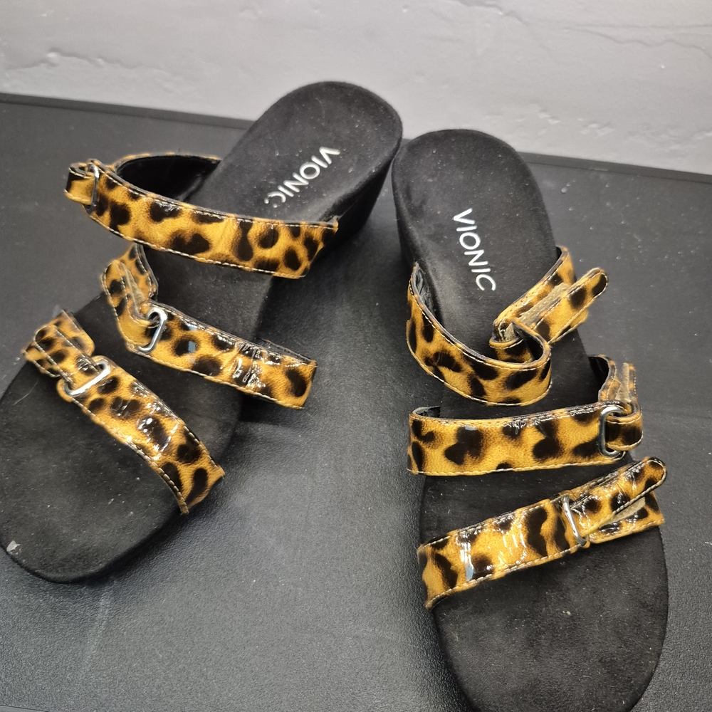 Vionic Women's‎ Leopard Print Sandals